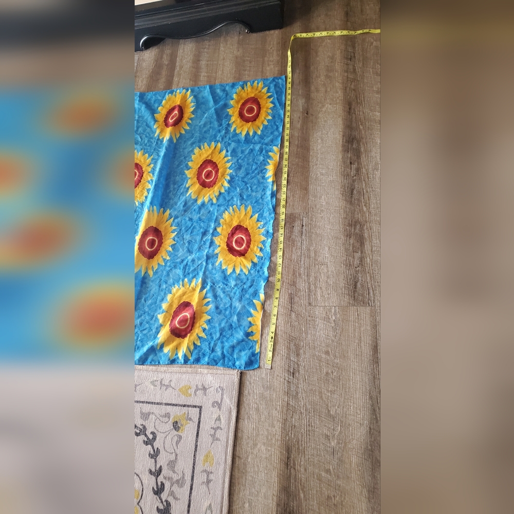 Sarong or Shoulder Wrap Sunflower Design ⚜️💙⚜️ - Picture 5 of 7